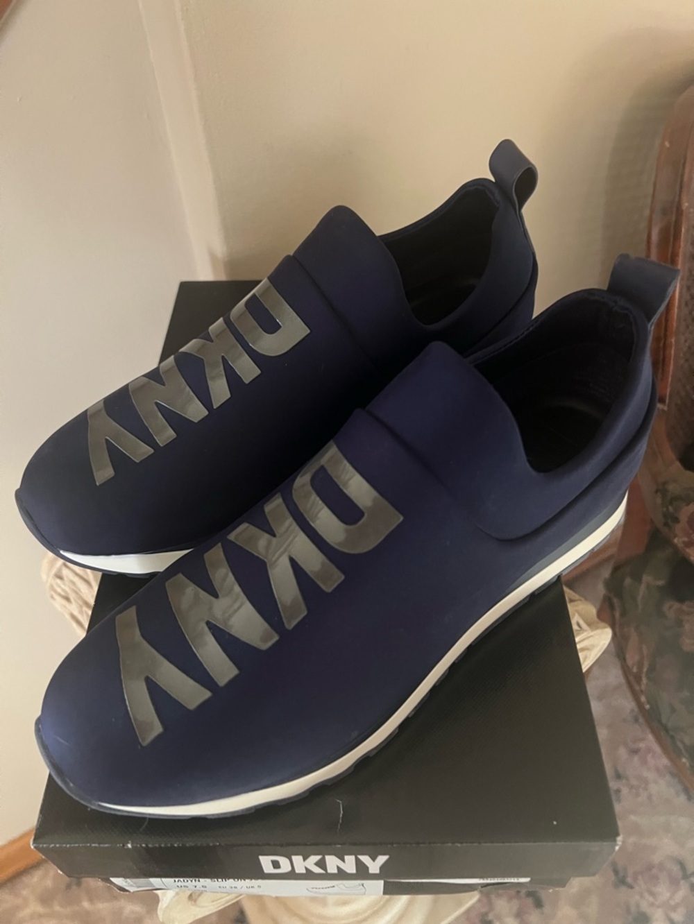 DKNY Women’s Jadyn  Slip-On Sneakers in Navy 7.5  New in Box